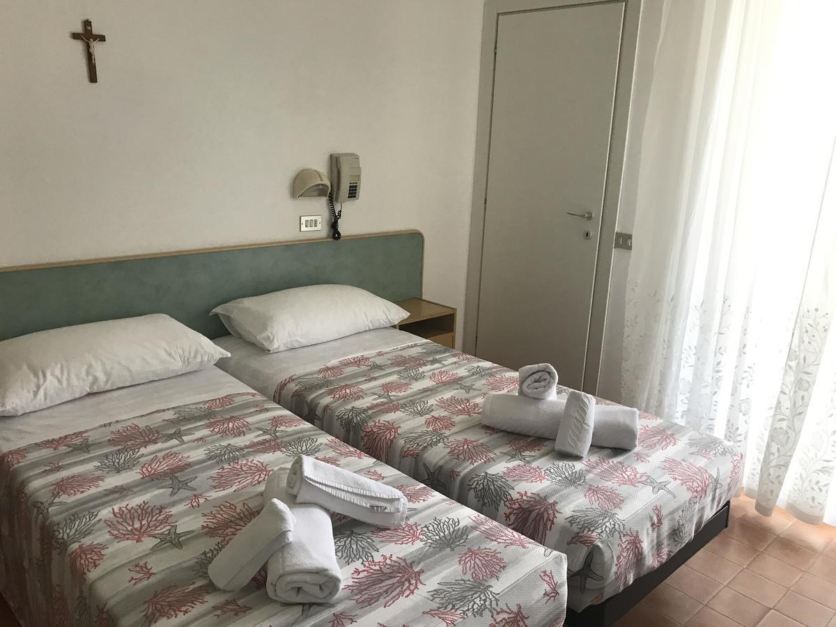 Hotel Villa Vera ริมินี ภายนอก รูปภาพ